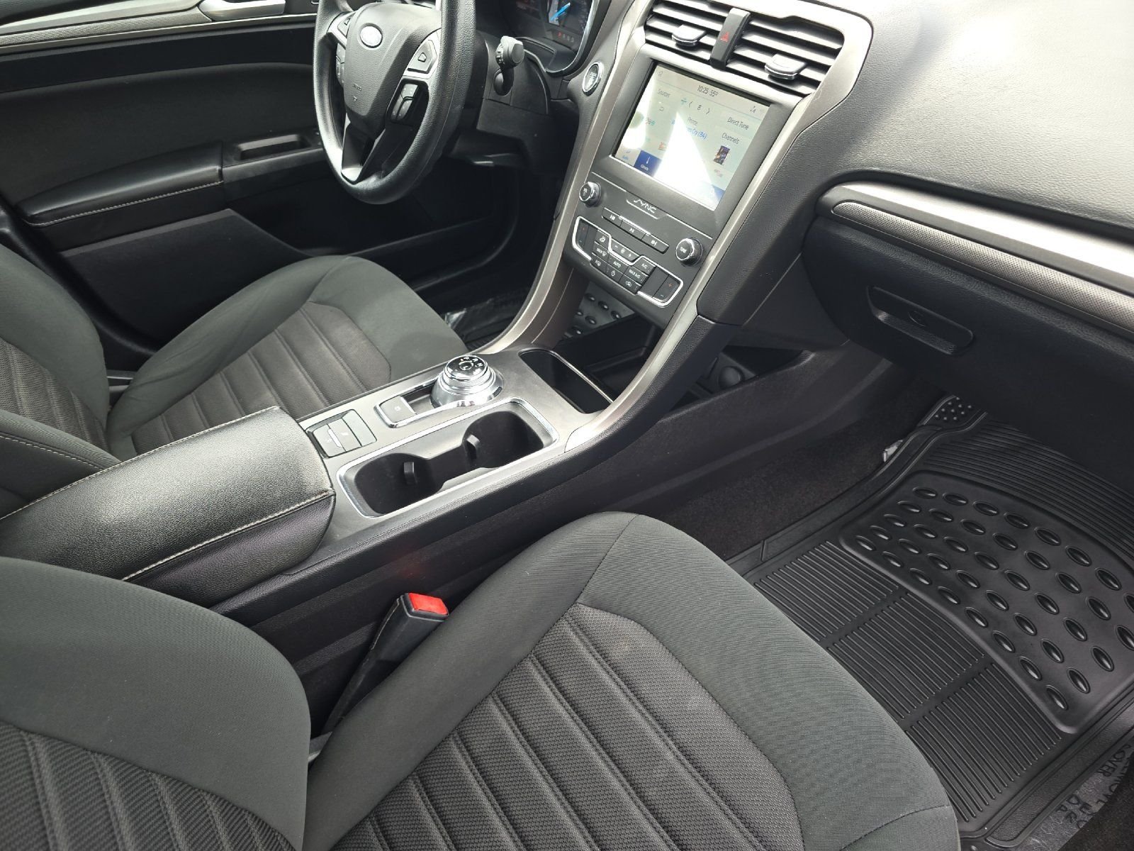 Used 2020 Black Ford SE image 17