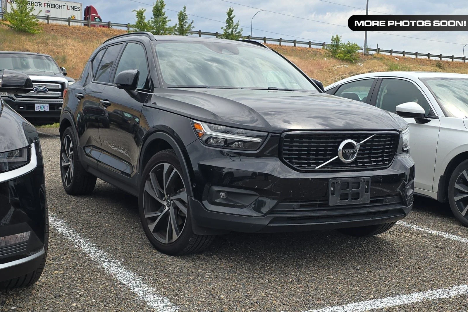 2022 Volvo XC40 T5 R-Design AWD's photo