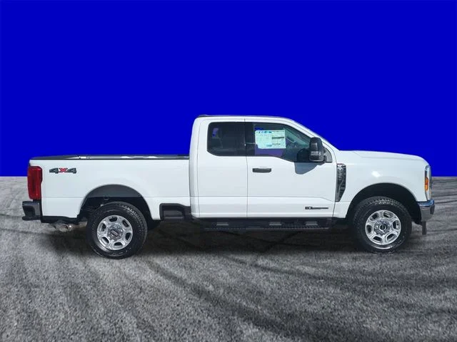 New 2026 Oxford White Ford F-250® XLT image 3