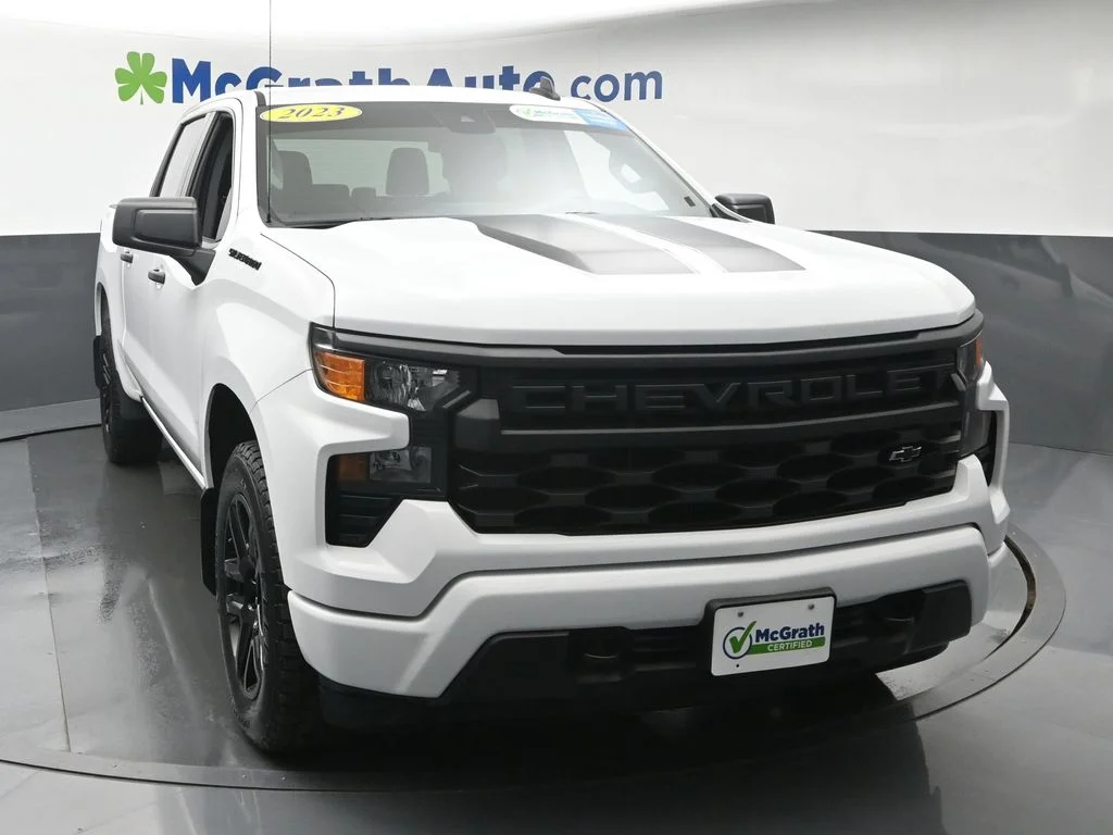 Used 2023 White Chevrolet Custom image 5