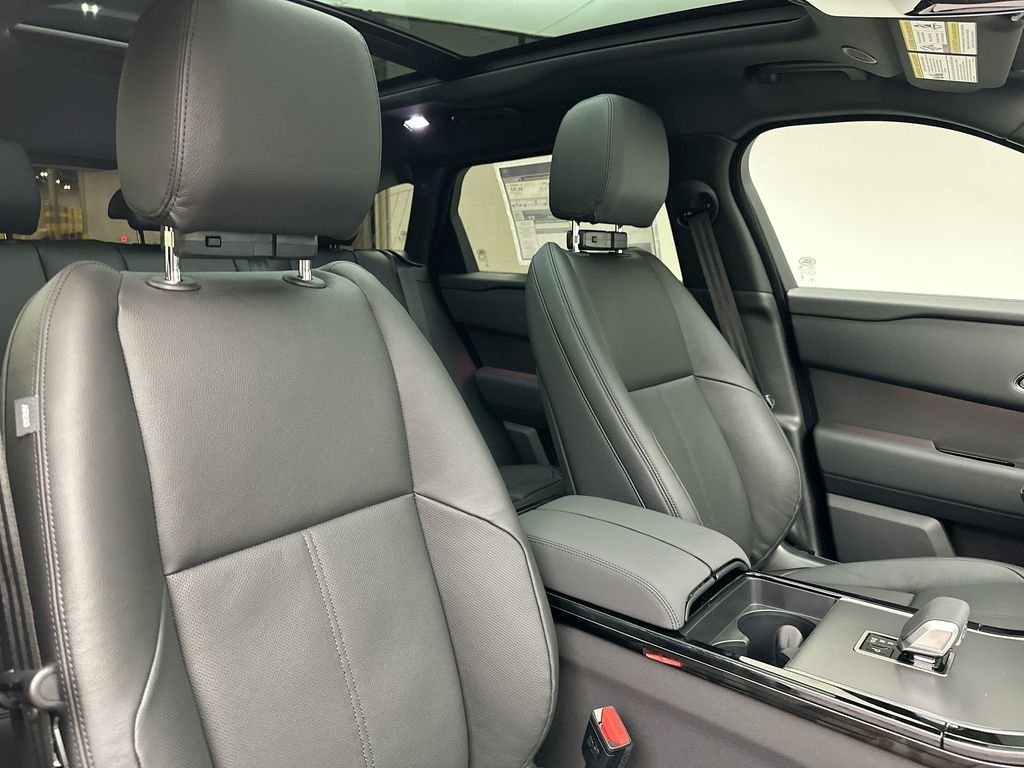 Used 2026  Land Rover S image 5