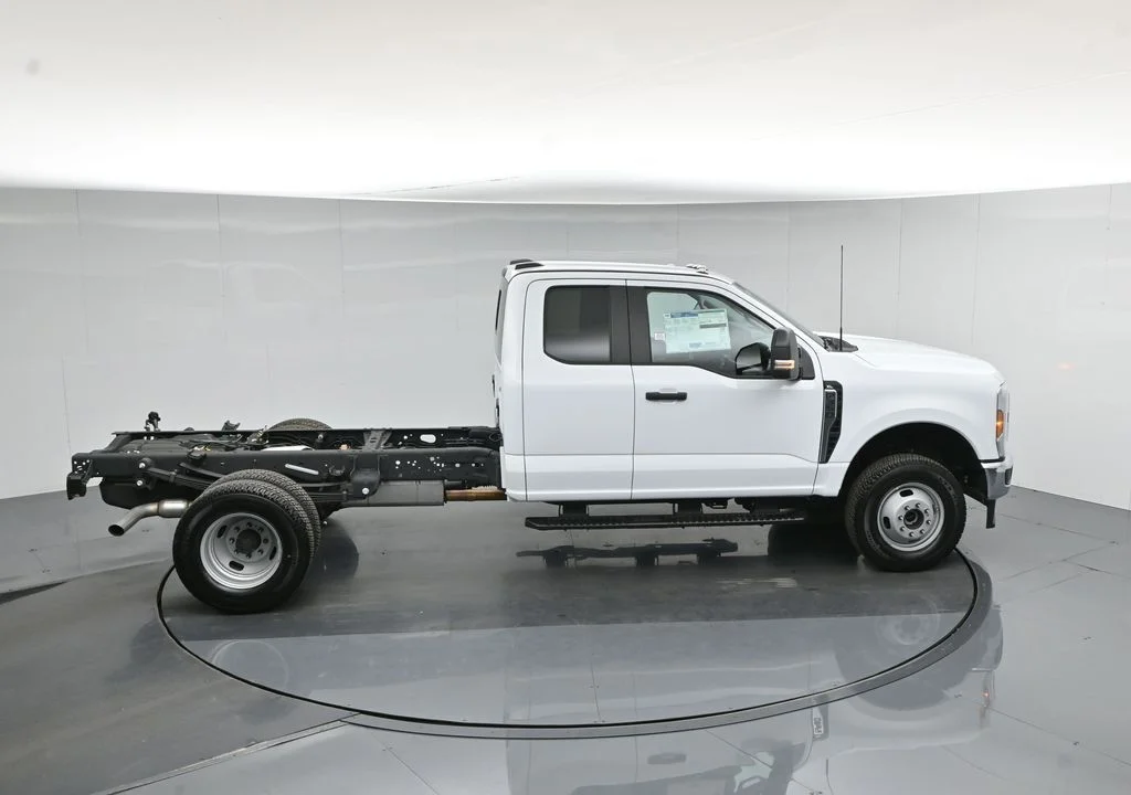 New 2026 Oxford White Ford XL image 35
