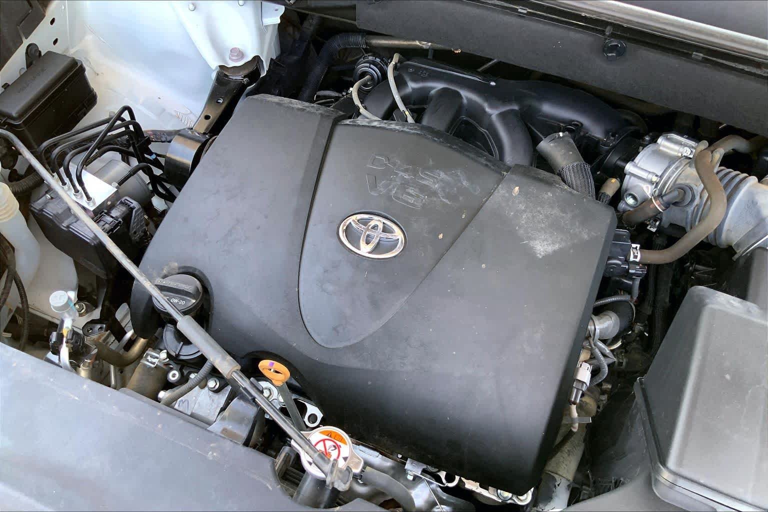 Used 2019 Blizzard Pearl Toyota XLE image 34