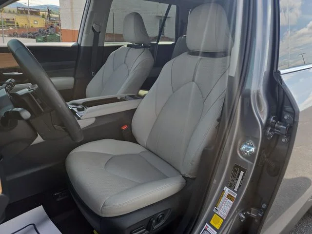 Used 2025 Gray Toyota Platinum image 11