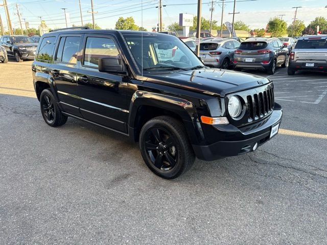 Used 2015 Black Jeep Sport image 2