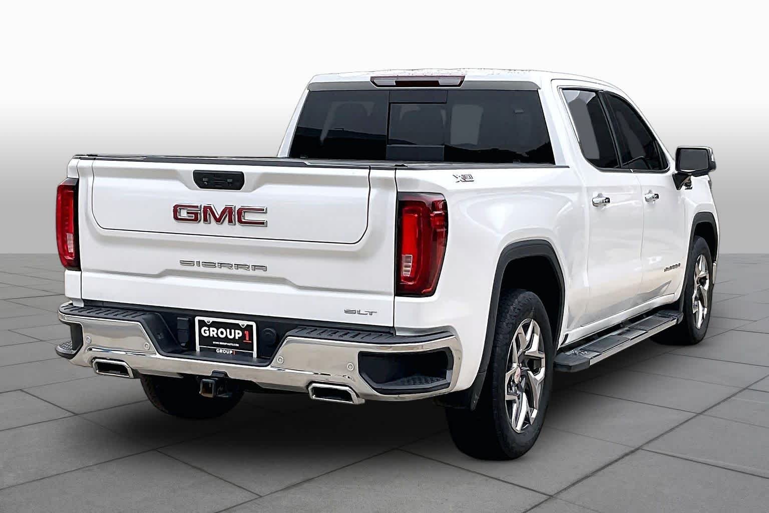 Used 2022 White Frost Tricoat GMC SLT image 13