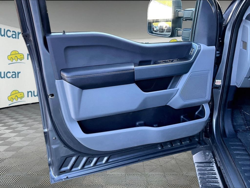 Used 2023 Carbonized Gray Metallic Ford XLT FX4 CrewCab image 9