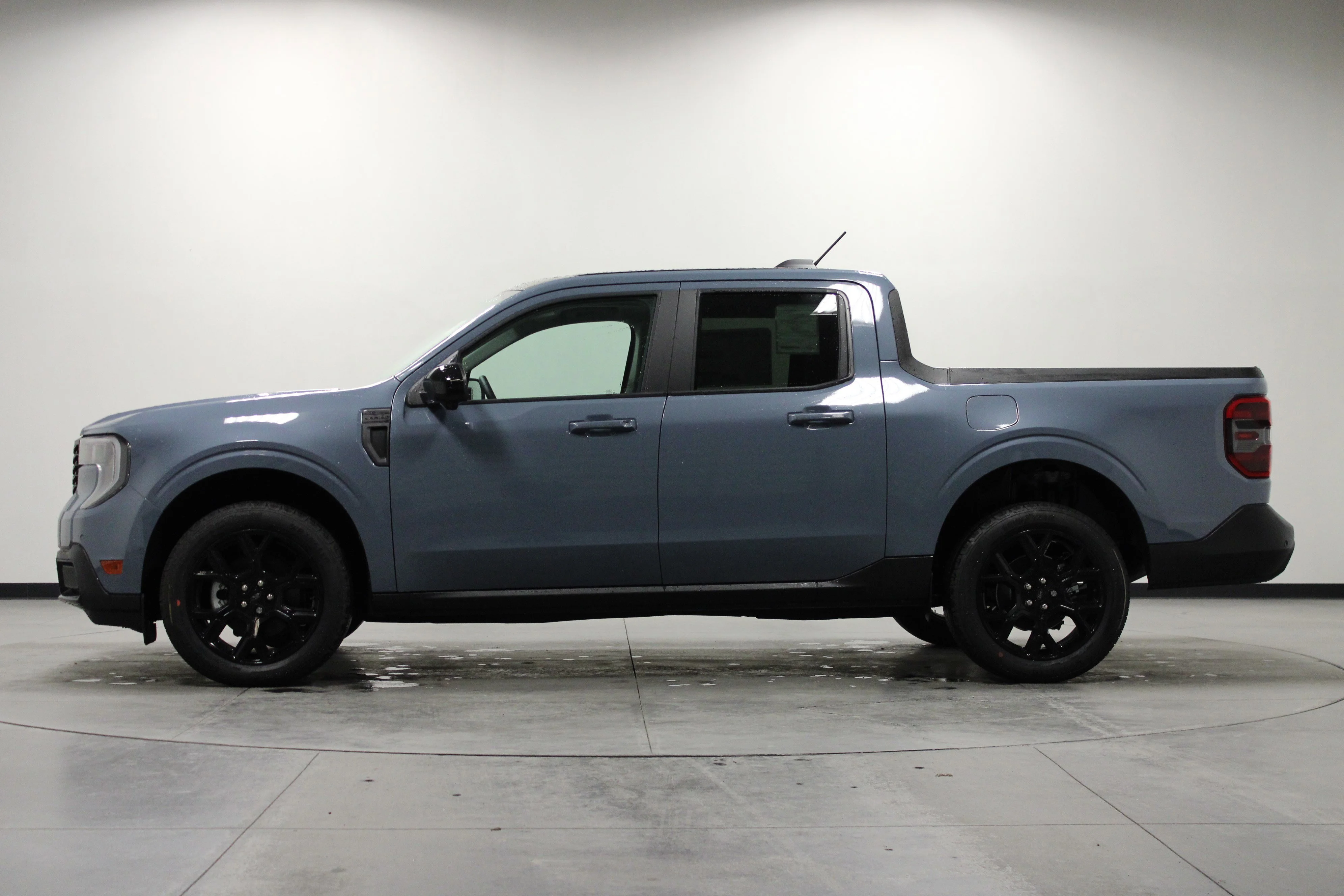 New 2025 Azure Gray Metallic Tri-Coat Ford Lariat® image 7