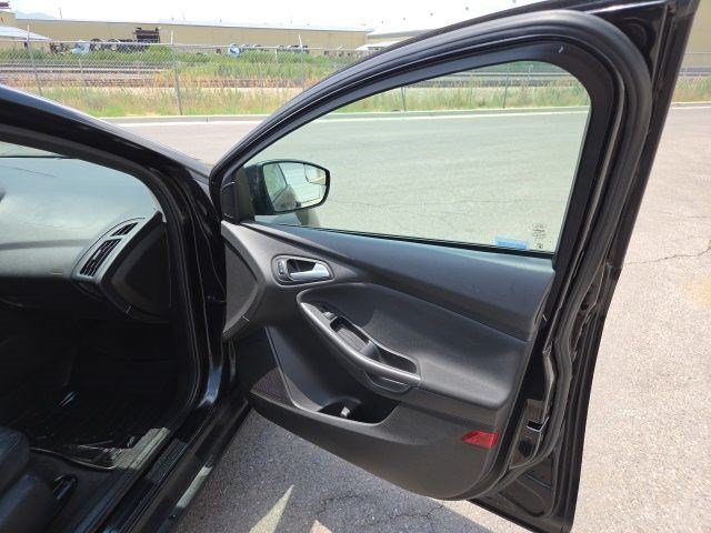 Used 2015 Black Ford SE image 19