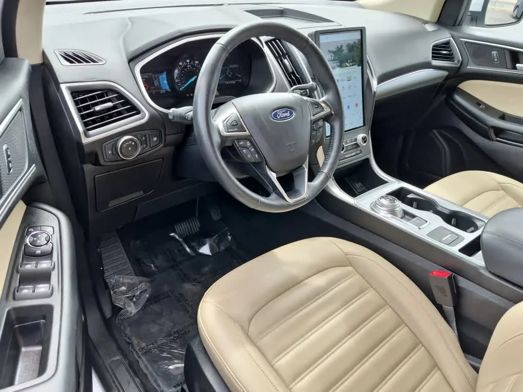 Used 2021 Oxford White Ford SEL image 8