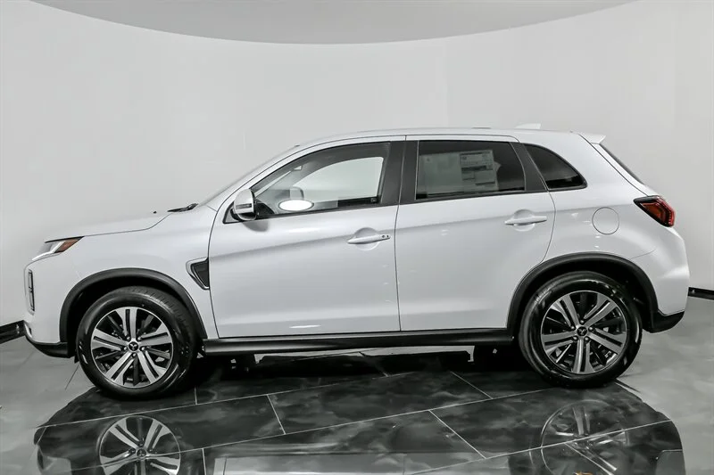 New 2025 White Diamond Mitsubishi SE image 6