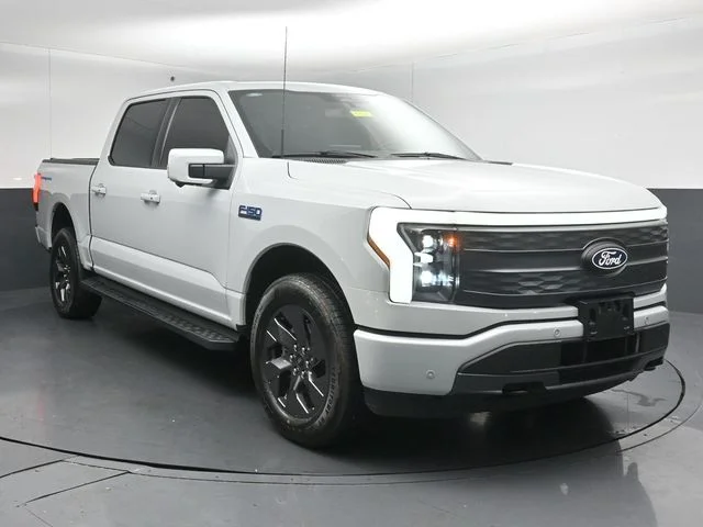 Used 2024 White Ford Lariat image 1