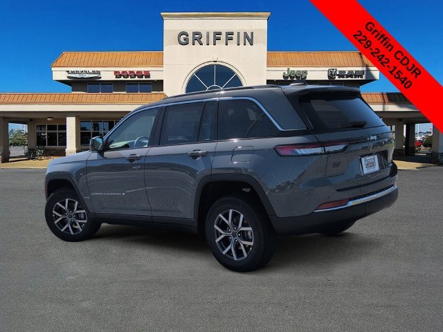 New 2027 Sting-Gray Clear-Coat Paint Jeep Laredo image 9