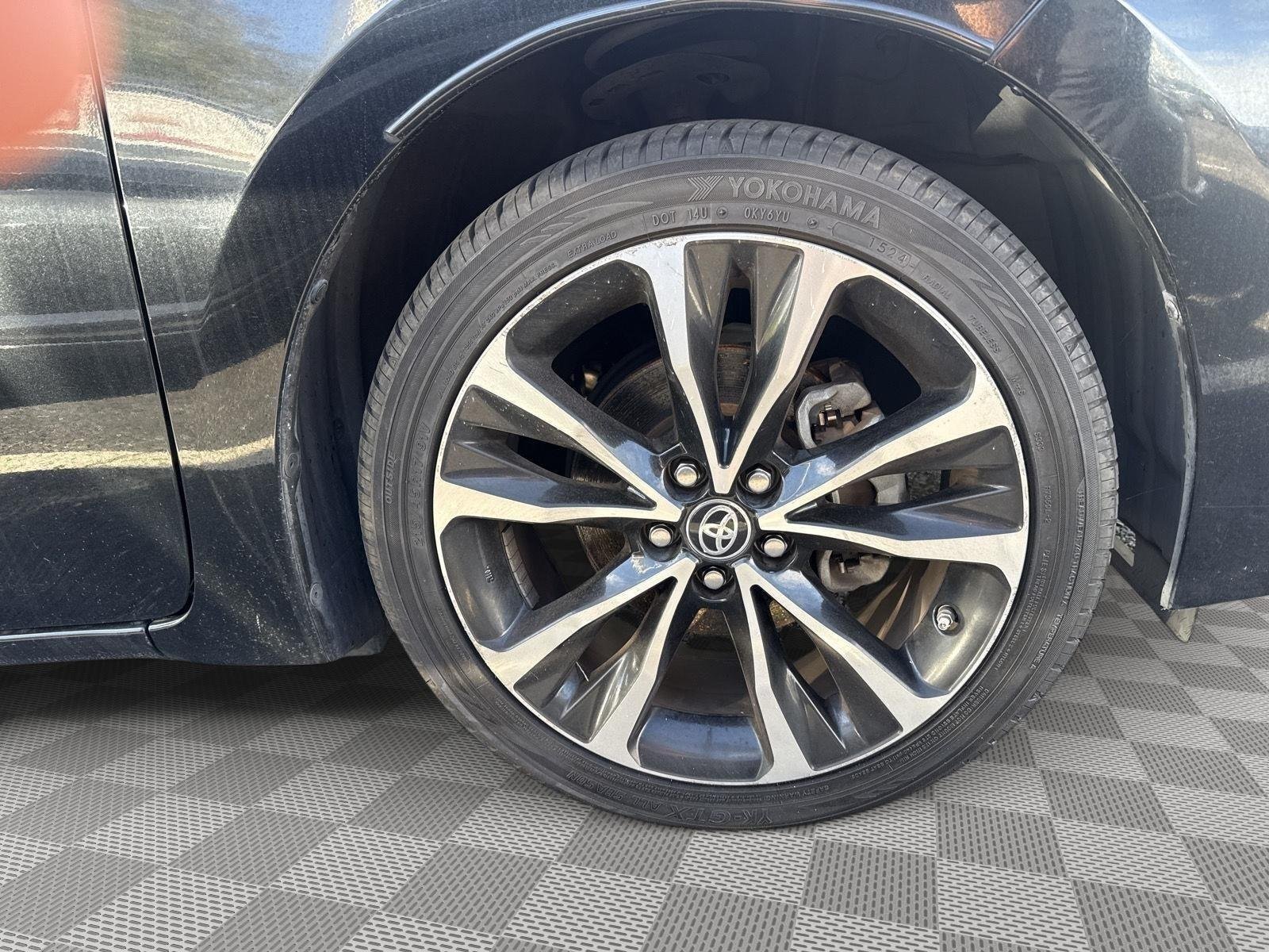 Certified Used 2018 Black Sand Pearl Toyota SE image 5