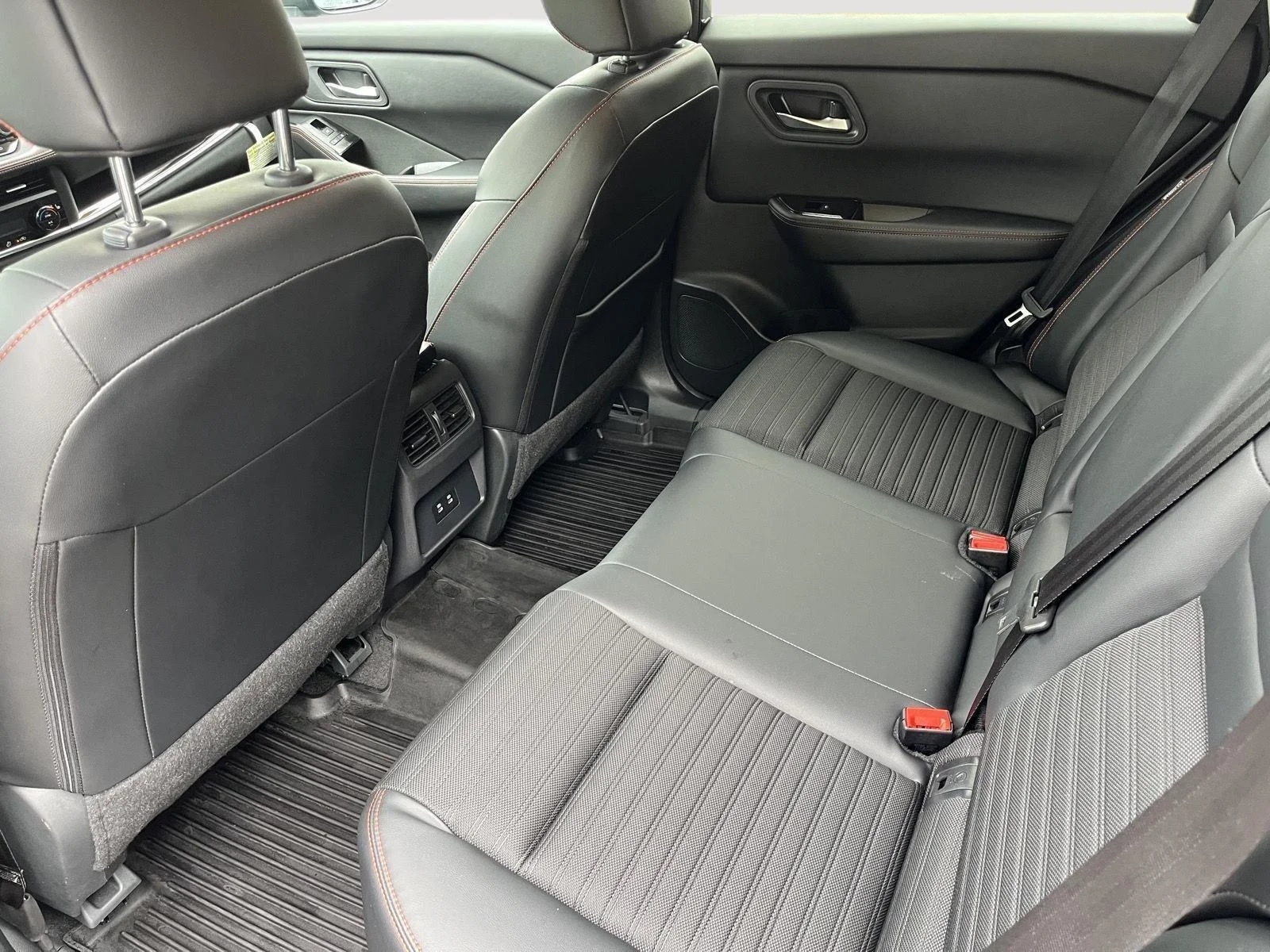 Used 2025 Boulder Gray Pearl Nissan Rock Creek image 14