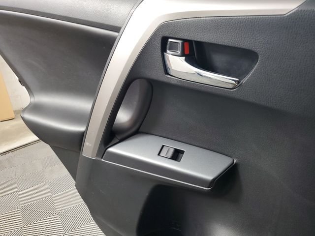 Used 2017 White Toyota XLE image 18
