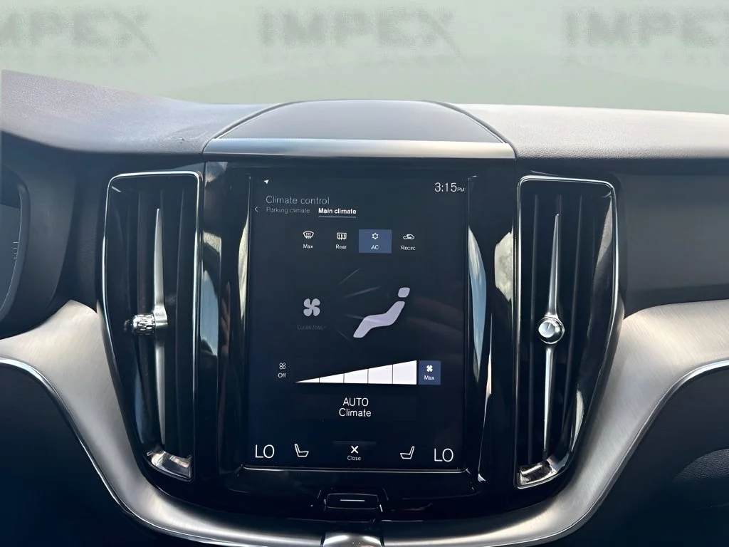 Used 2019  Volvo Momentum image 19