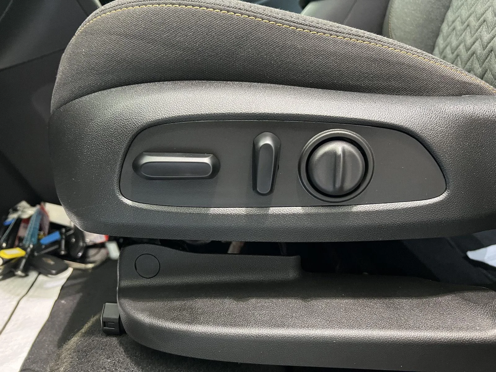 Used 2024 Summit White Chevrolet LT image 16