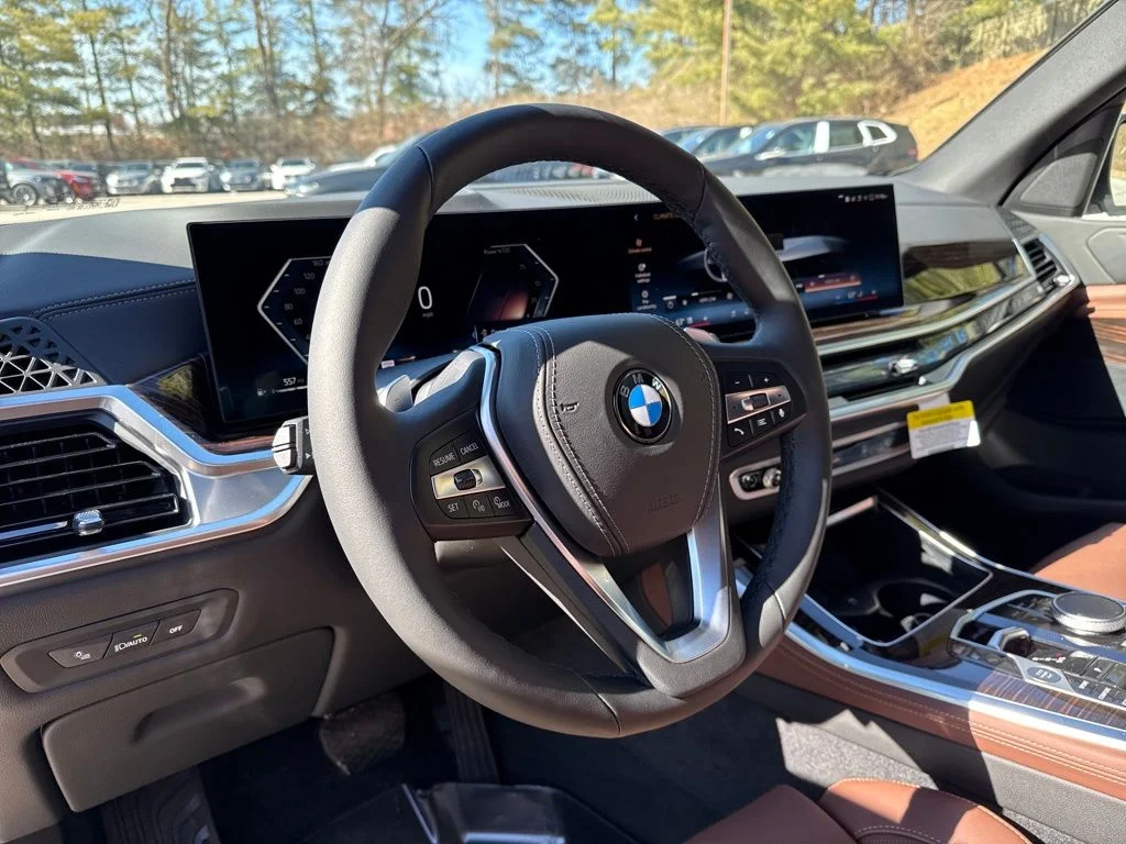 New 2026 White BMW xDrive40i image 13