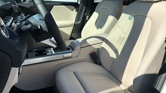 Certified Used 2025 Polar White Mercedes-Benz GLB 250 image 25