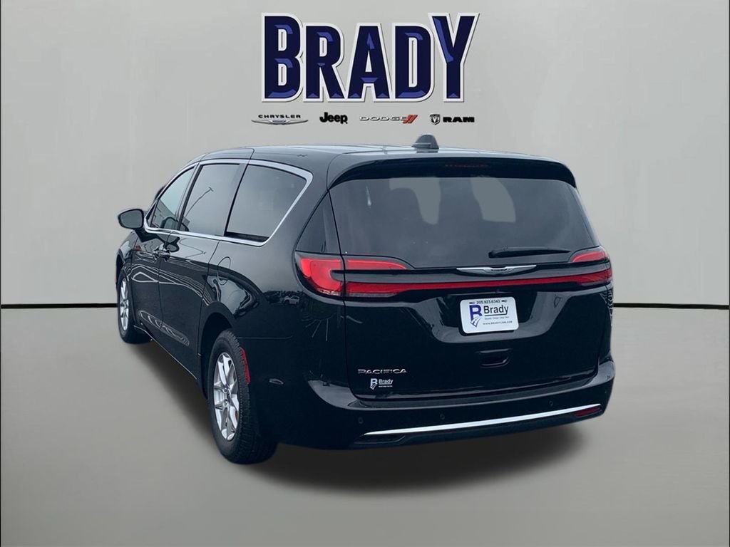 Used 2025 Black Chrysler Select image 5