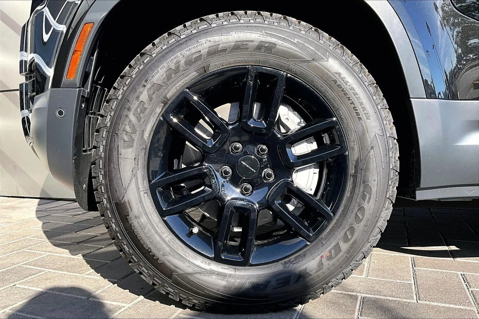 New 2026 Santorini Black Land Rover S image 12