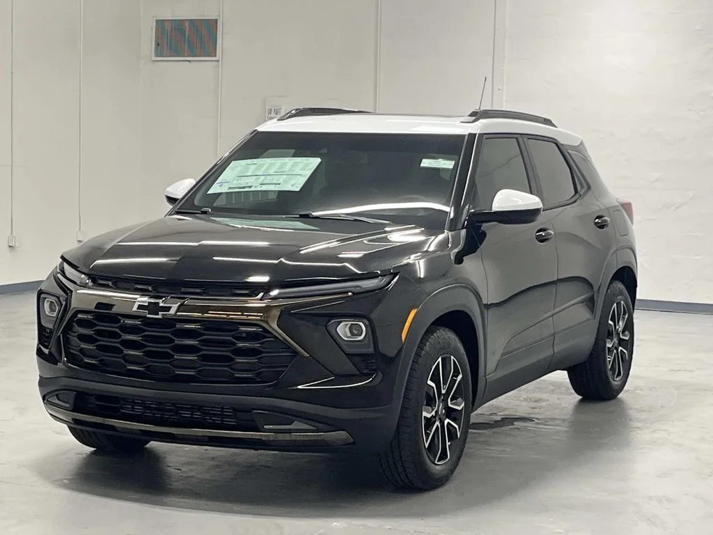 New 2026 Mosaic Black Metallic Chevrolet ACTIV image 4