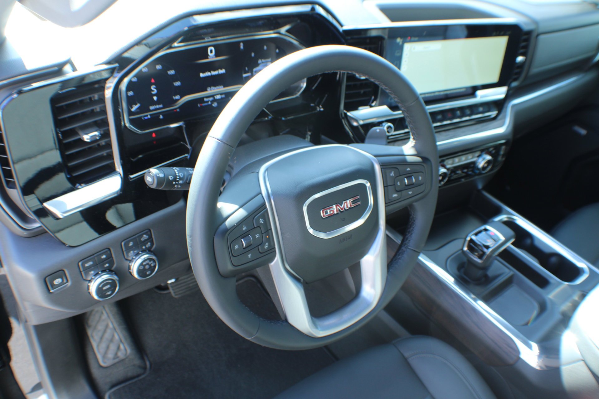 2024 GMC Sierra 1500 SLT - Photo 8
