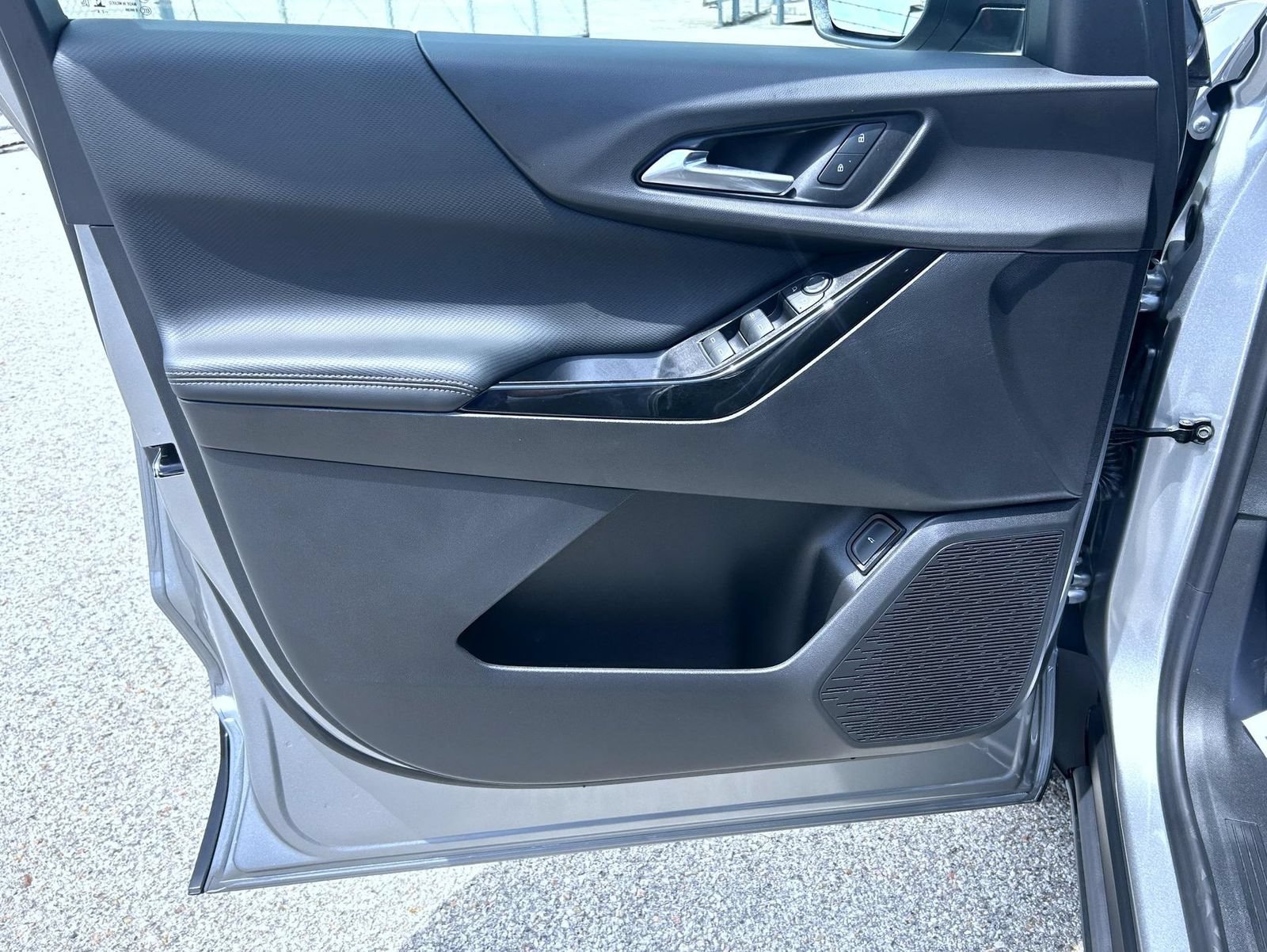 2027 Chevrolet Equinox LT - Photo 9