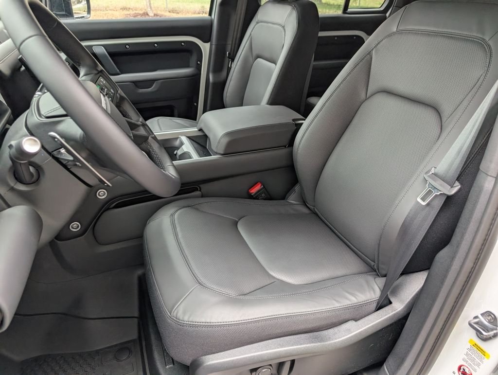 New 2026 Fuji White Land Rover V8 image 6