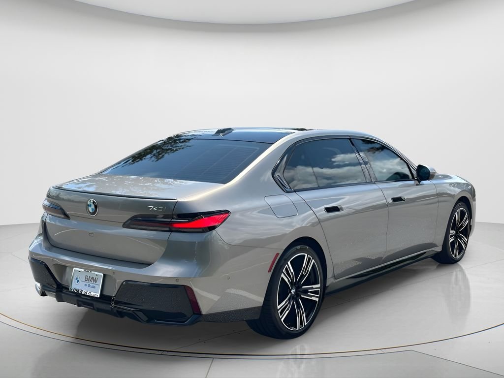 Certified Used 2023 Oxide Grey Met BMW 740i image 5