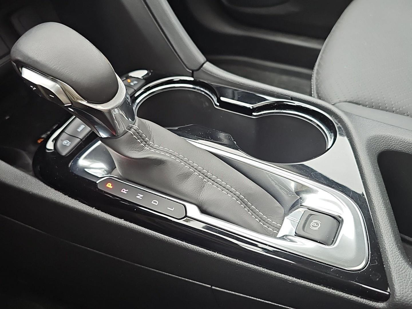 Used 2022 White Frost Tricoat Buick Essence image 19