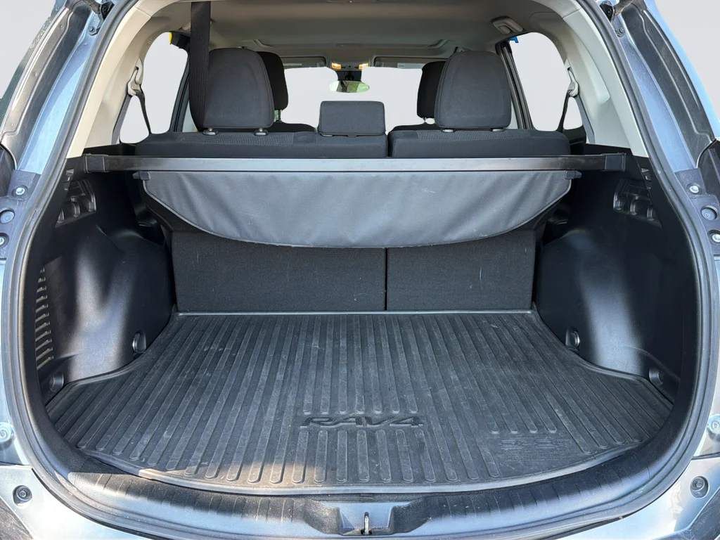 Used 2018 Gray Toyota XLE image 30