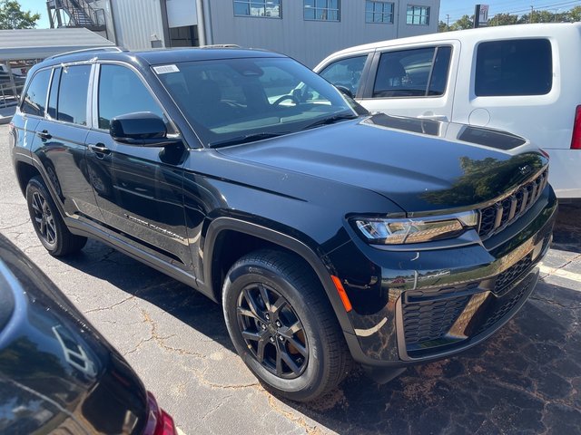 2027 Jeep Grand Cherokee Laredo Altitude