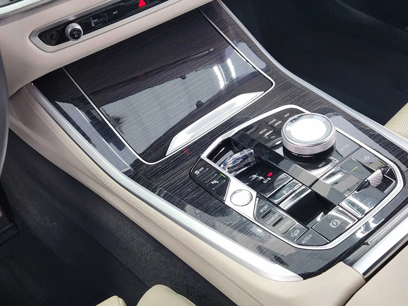 Certified Used 2025 Skyscraper Grey Metallic BMW M60i image 15