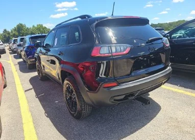 Used 2022 Black Jeep X image 12