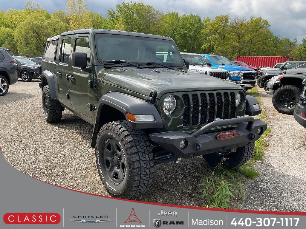 2022 Jeep Gladiator Sport's photo