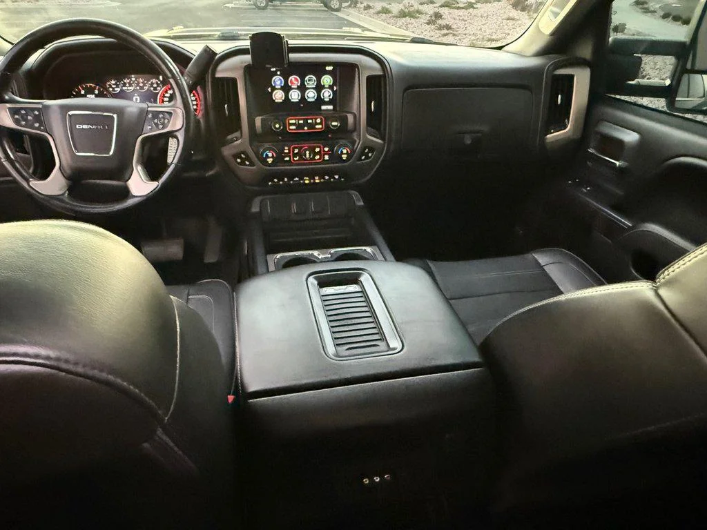 Used 2016 Onyx Black GMC DENALI image 19