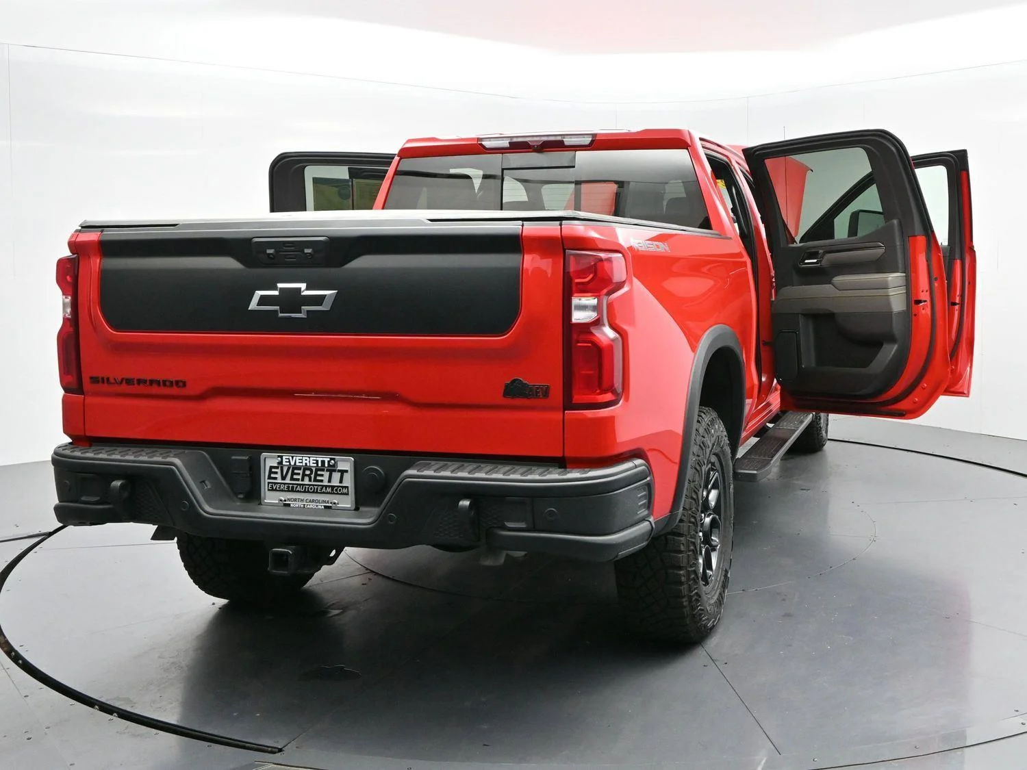 Used 2024 Red Hot Chevrolet ZR2 image 46