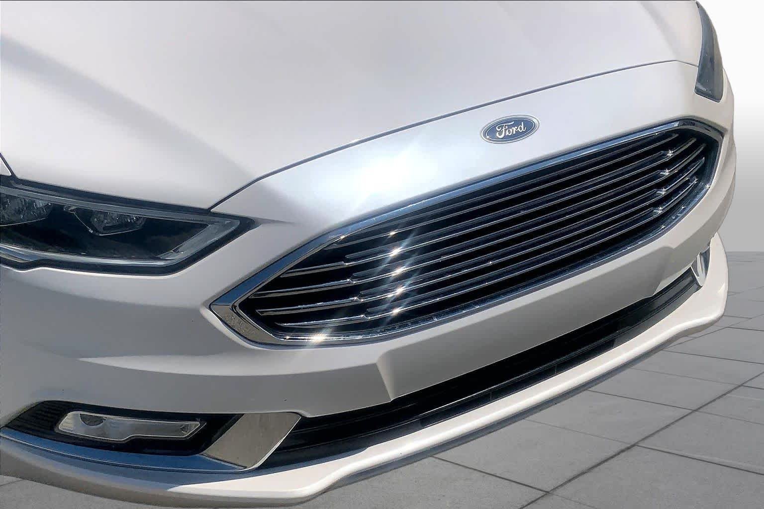 Used 2017 White Platinum Metallic Tri-Coat Ford SE image 29