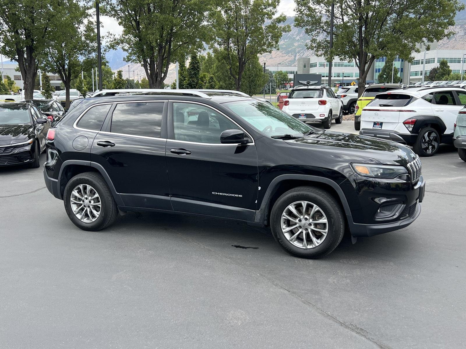 Used 2019 Diamond Black Crystal Pearlcoat Jeep Latitude Plus image 5