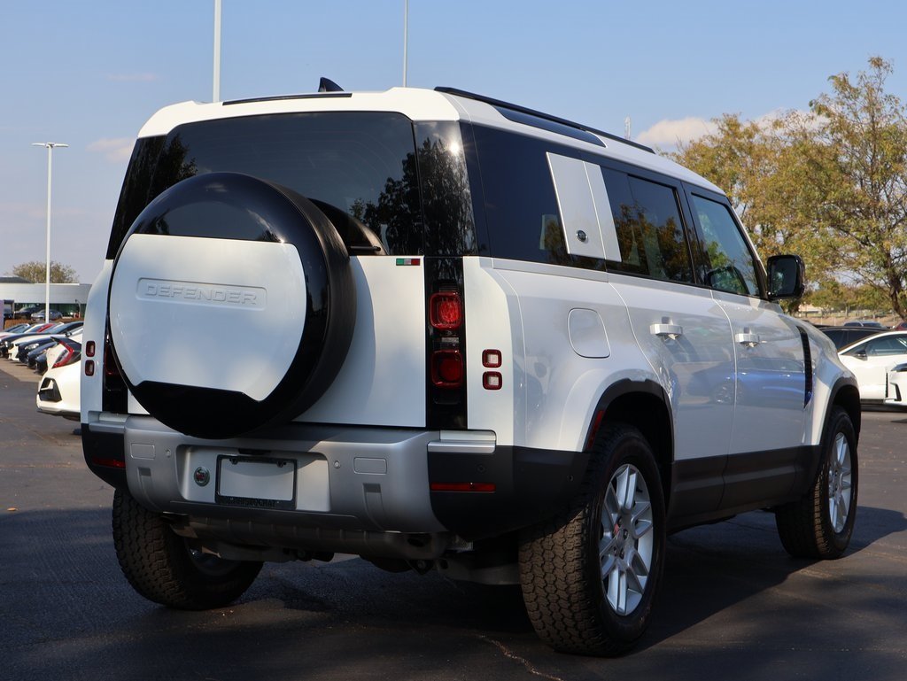 2024 Land Rover Defender 110 S photo 2