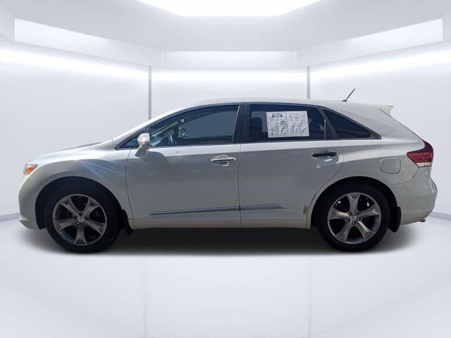 Used 2013 White Toyota LE image 6