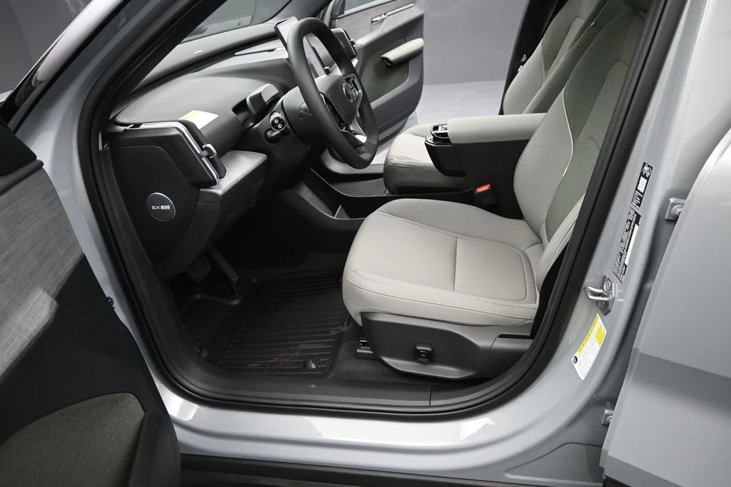 New 2026 Vapour Grey Volvo Twin Motor Performance Plus image 10