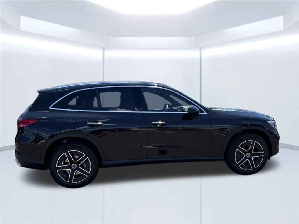 New 2027 Obsidian Black Metallic Mercedes-Benz GLC 300 image 9
