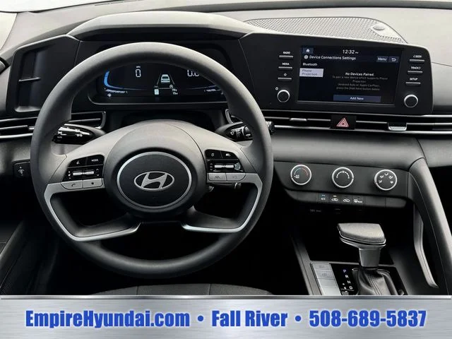 2025 Hyundai Elantra SE - Photo 17
