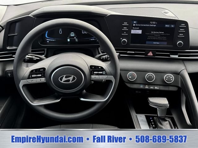2025 Hyundai Elantra SE - Photo 17
