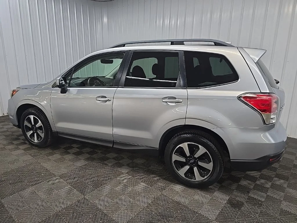 Used 2018 Ice Silver Metallic Subaru 2.5i Premium image 4