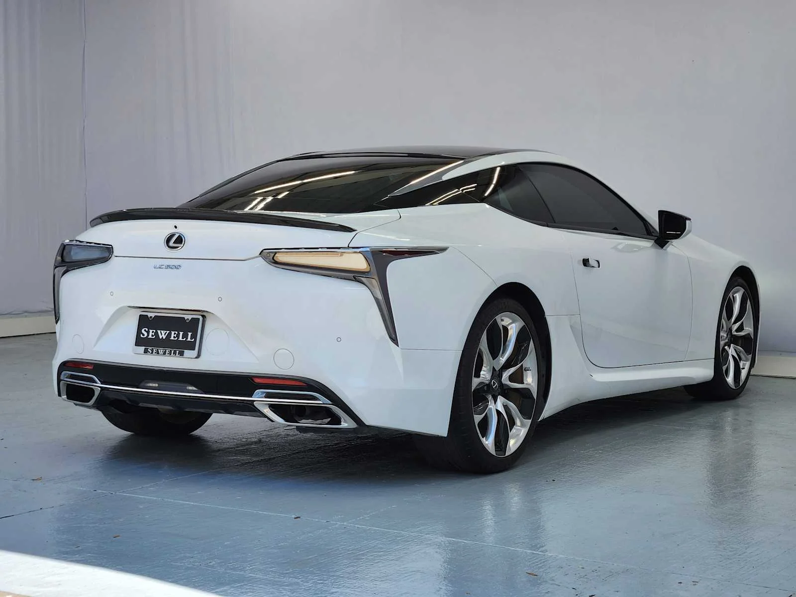 Used 2018 Ultra White Lexus  image 4