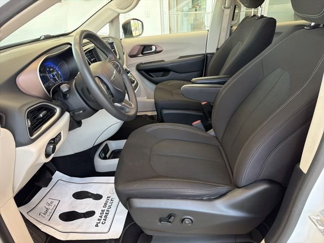 Used 2023 White Chrysler LX image 18